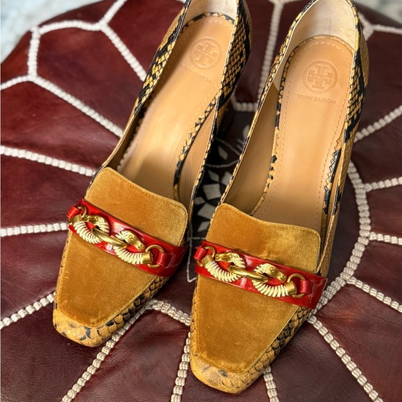 TORY BURCH loafers Stylish Snake Print Heels with Gold Accent - Picture 6 of 14